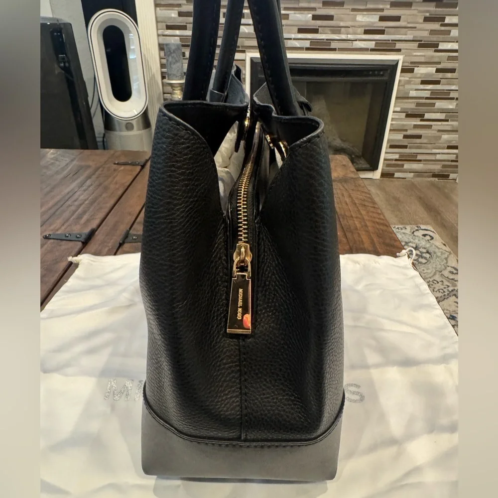 Michael Kors Mercer Gallery Tote (EUC) - Picture 4 of 14